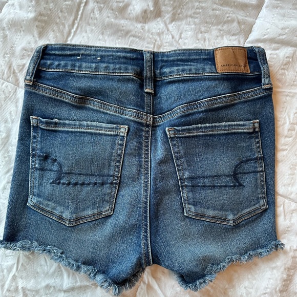 American Eagle size 4 - cut off shorts. Medium wash. - Picture 4 of 4